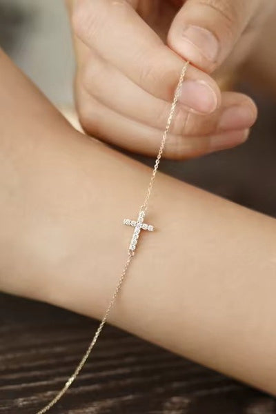 Clara Cross Bracelet in Gold